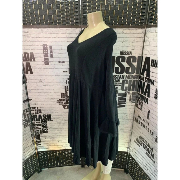 Torrid Plus 4 Black Hacci Sweater Knit Bell Sleeve Skater Long Sleeve Midi Dress - Picture 5 of 7